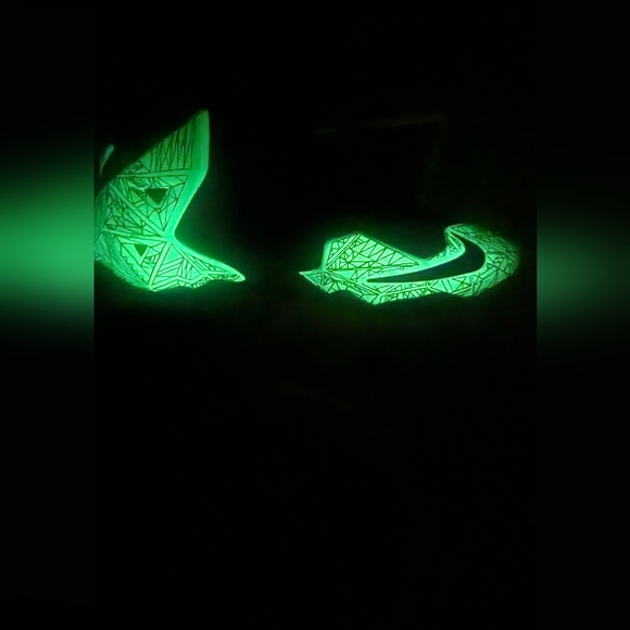 Lebron XI - Picture 2 of 11